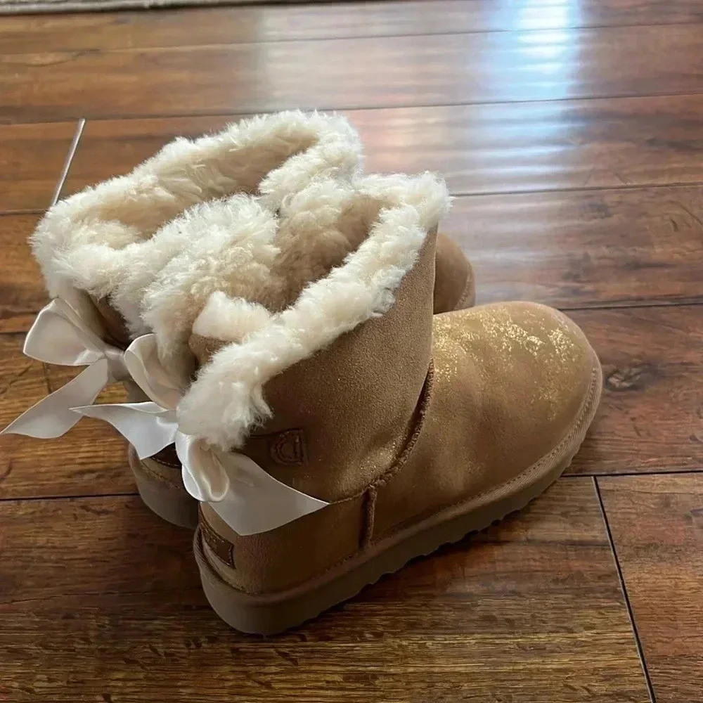 New UGG Boots - Picture 2 of 8